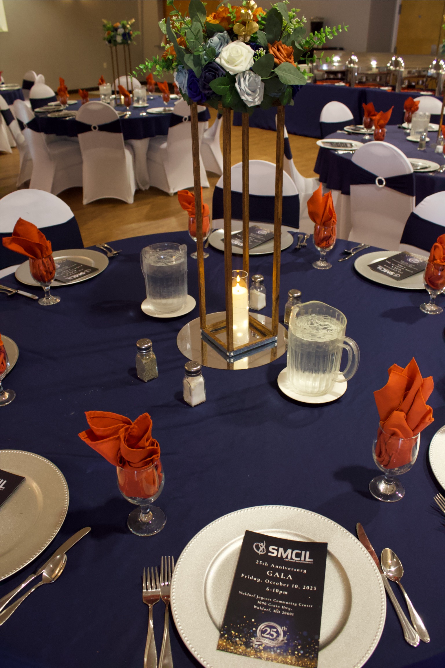 Gala Slideshow - Table with ceterpiece