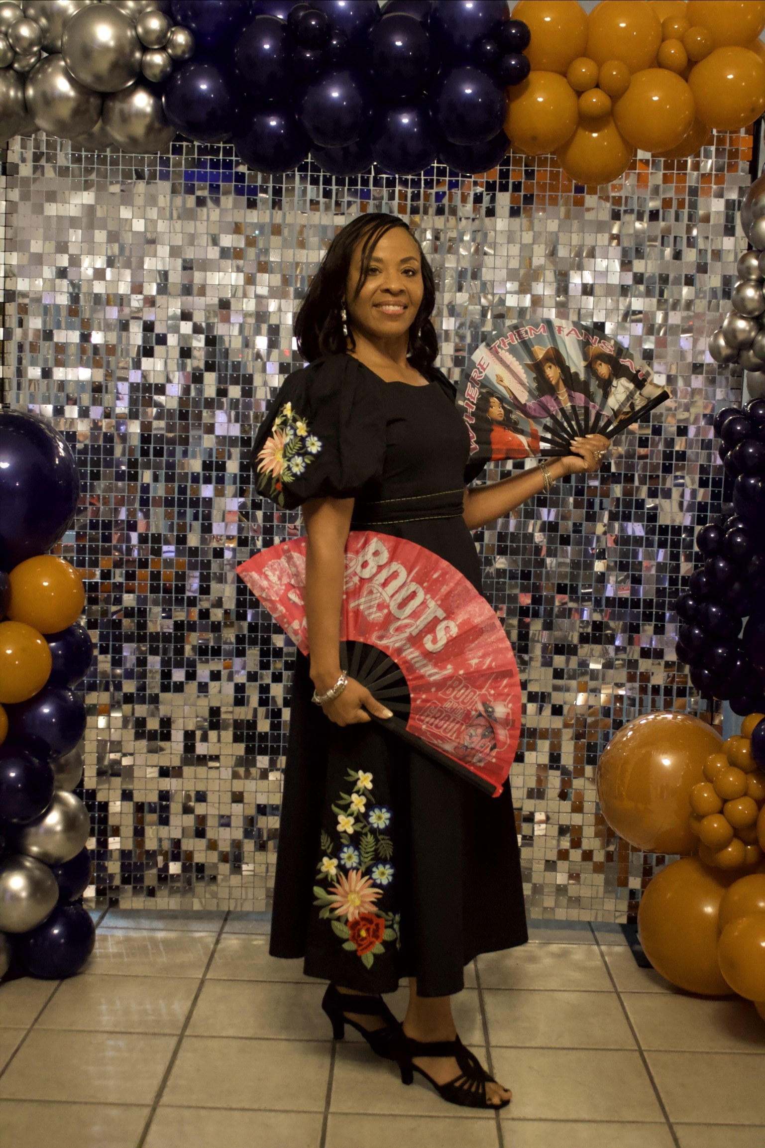 Gala Slideshow - Tora Wright with fans at shimmer wall